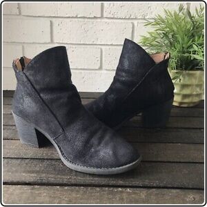 Qupid black faux suede ankle booties